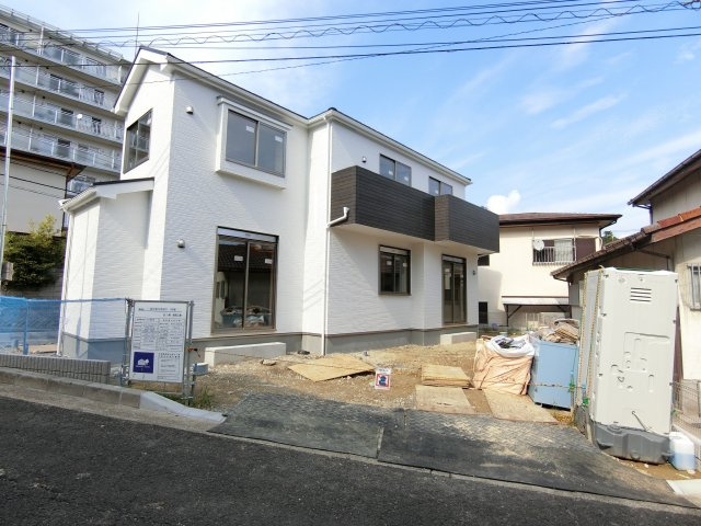 神戸市垂水区西脇Ⅱ　1号棟　新築戸建の前面道路含む現地写真