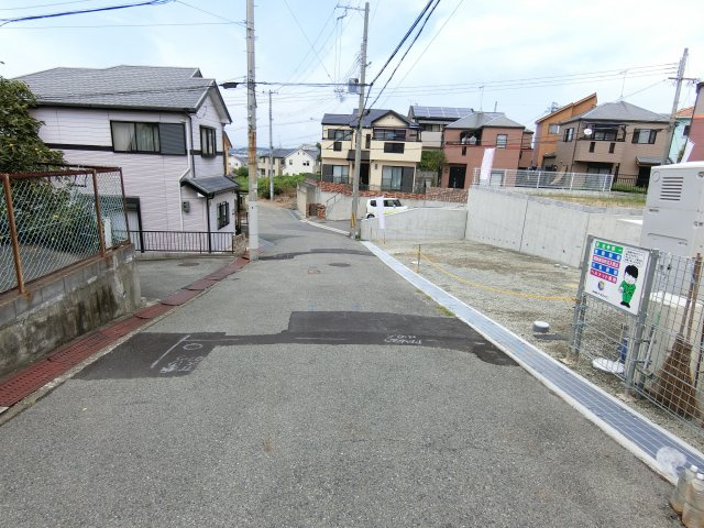 明石市太寺天王町第1　1号棟　新築戸建の前面道路含む現地写真