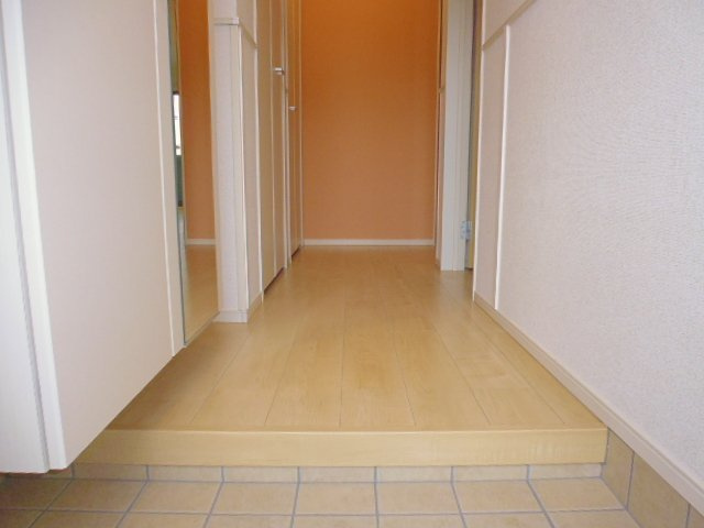 倉敷市東塚４丁目のアパートの玄関