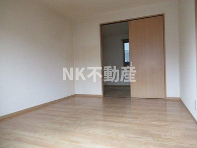 【寝室】 | カーサ・ジュネスB | ゆとりの広さです