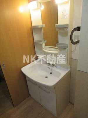 【洗面所】 | カーサ・ジュネスB | 使いやすい独立洗面台です