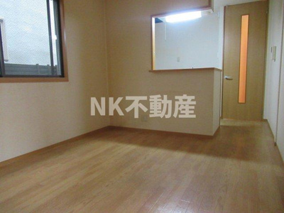 【居間・リビング】 | カーサ・ジュネスB | こちらの居間で趣味の時間をお楽しみください