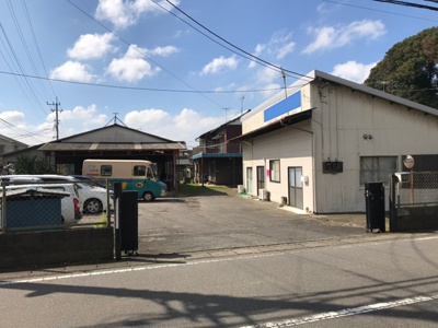 【外観】 | 守谷市本町　守谷駅徒歩圏640ｍ　土地分譲地　Ｄ区画　南道路 | 現地の状況（古家有）