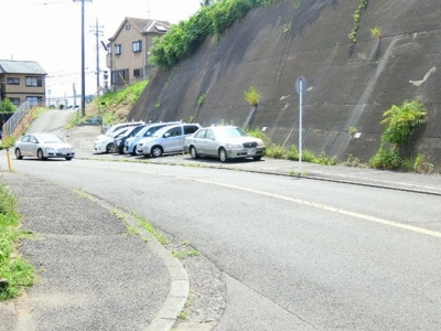 【駐車場】 | 麻生台団地22号棟 | いつでも目の届く敷地内に駐車場があります♪お車をお持ちの方におすすめです！
