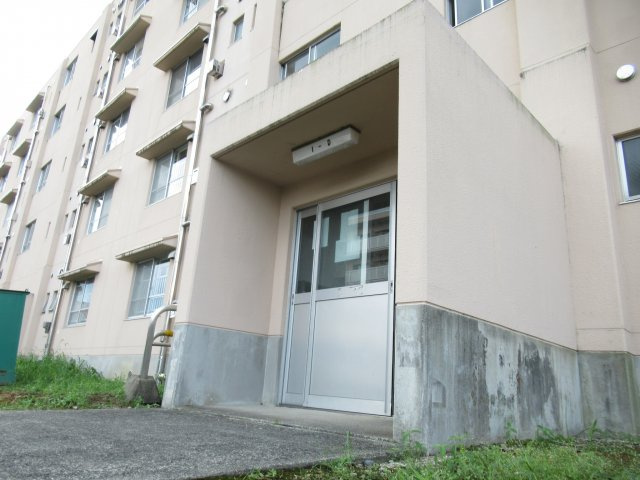 ビレッジハウス沼木2号棟のエントランス