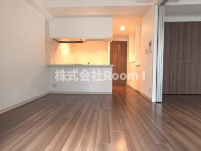 【居間・リビング】 | プレサンス中之島公園アティレ | こちらの居間で趣味の時間をお楽しみください