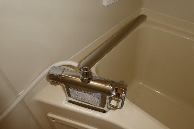 エステート２１Ｂの浴室|サーモスタッド付き水栓