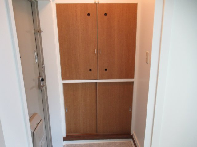 ビレッジハウス吉原1号棟の玄関