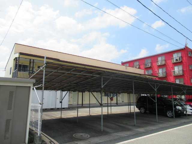ユウユウハイツの駐車場