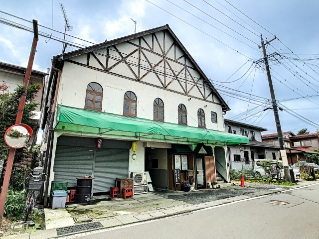 コマド四兄弟の外観