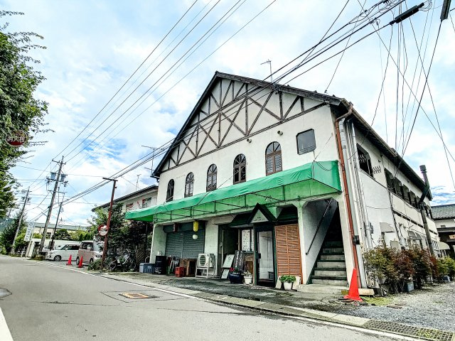 コマド四兄弟の外観