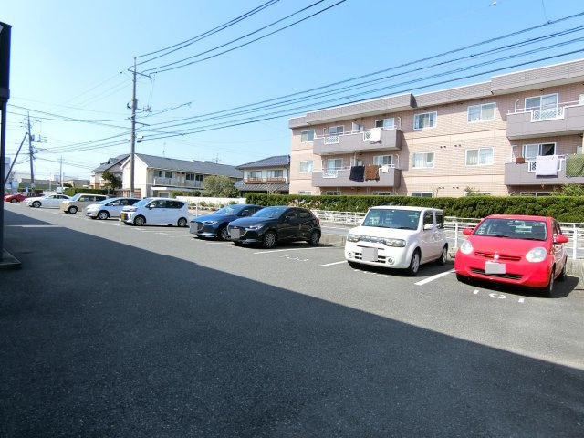 インペリアル　A棟の駐車場
