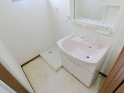 【独立洗面台】 | 長田区寺池町2丁目貸家 | 朝の身支度には欠かせない独立洗面化粧台