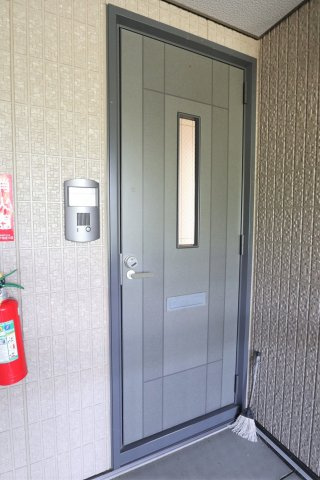 クレルバリュージュB棟の玄関|※参考画像(202号室)