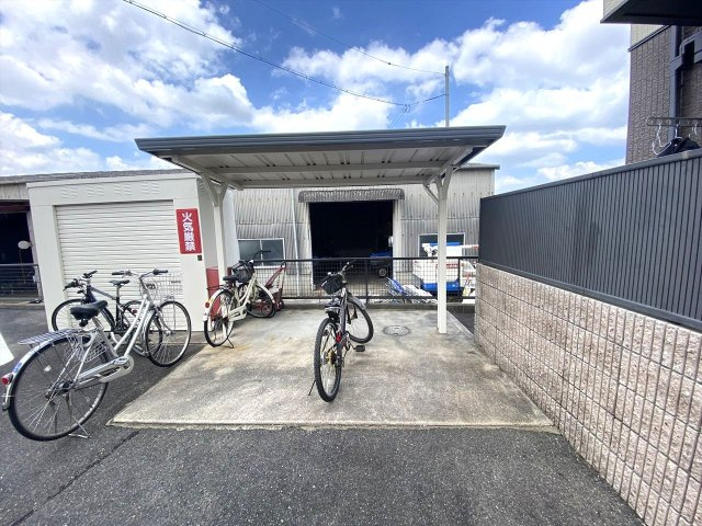 クレルバリュージュB棟のエントランス