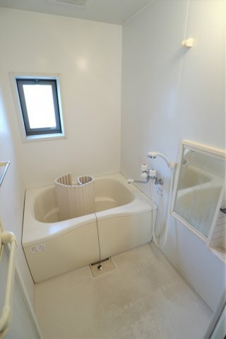 クレルバリュージュB棟の浴室|※参考画像(202号室)