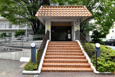 【エントランス】 | ネオコーポ鶴見緑地二番街A棟 | 毎日通るエントランスはこのようになっています