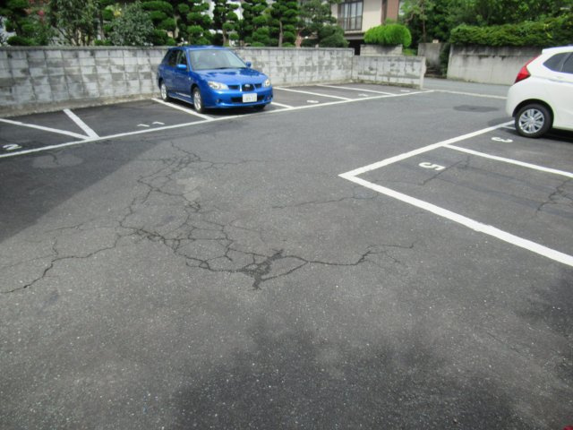 トガミコーポの駐車場