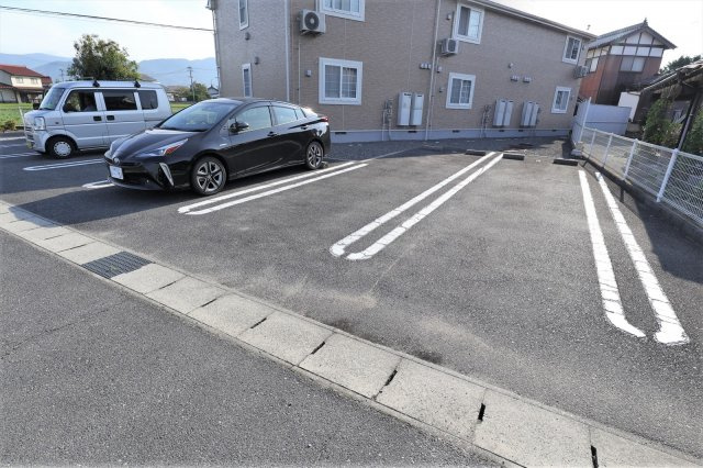 ソレアードユメミズキの駐車場