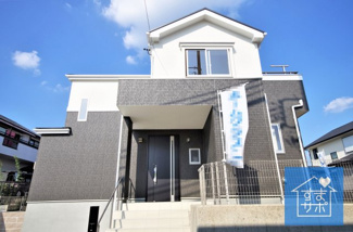 【外観】 | 1号棟　現地（2019年8月）撮影
堂々完成しました！即入居可♪
敷地面積151.86㎡（45.93坪）。
駐車並列2台可能。