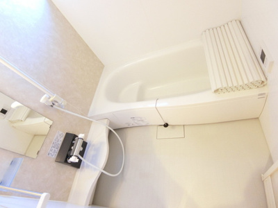 【浴室】 | ジュネスピアB | 追い焚き機能・浴室暖房乾燥機付きバスルーム♪小窓があるので湿気がこもりにくくて良いですね☆