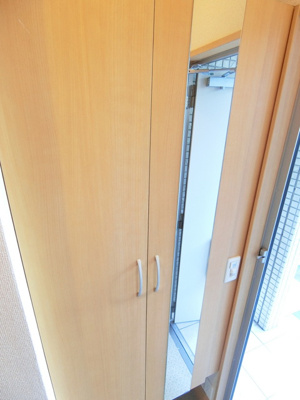 【玄関】 | ジュネスピアB | 玄関には全身ミラー付きでお出かけの時の身だしなみ確認もばっちり！