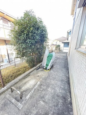 【その他共用部分】 | ジュネスピアB | 敷地内にバイク置き場を完備しています！バイクをお持ちの方にオススメです♪