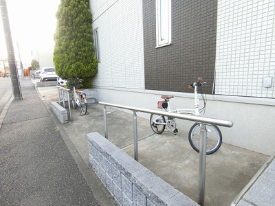 【その他共用部分】 | ジュネスピアB | 敷地内に駐輪場があります☆荷物が重いときに自転車があれば助かりますね！