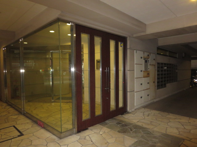 レジディア入谷のエントランス