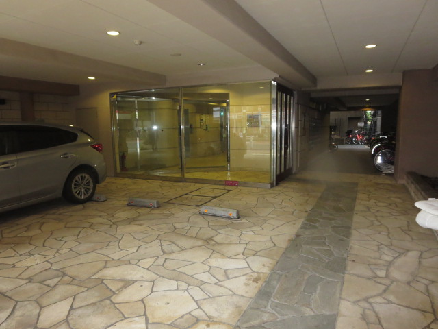 レジディア入谷のエントランス