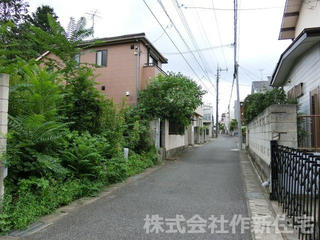 花見川区柏井１丁目　売地　更地　建築条件なし　約２５．５坪の前面道路含む現地写真