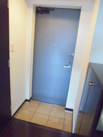 エスポワール本八幡の玄関