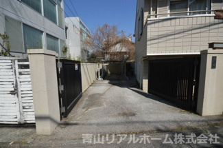 【駐車場】
