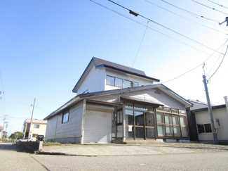 【外観】 | 内覧希望の方はお電話ください。外壁の一部貼替と塗装、屋根の一部葺き替えと塗装を行いました。