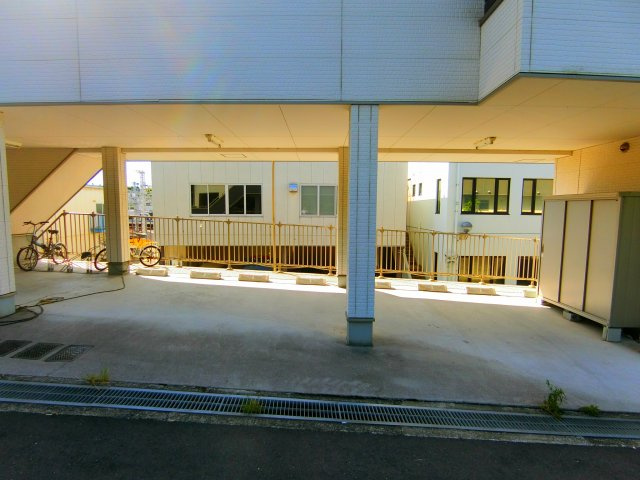 ルミナージュ光明池の駐車場