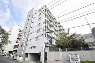 【外観】 | 横浜市営地下鉄ブルーライン「蒔田」駅徒歩6分、京急本線「南太田」駅徒歩6分！
春には桜が満開！大岡川沿いのマンションです。
