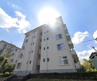 【外観】 | 南西角部屋につき日照・採光良好！
廊下側も人通りが少なくプライバシーを保てます！
H25年に窓ガラス交換しておりきれいです。