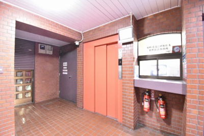 【その他共用部分】 | セザール第2伊勢佐木町 | お買い物時やベビーカーの出し入れに便利なエレベーター付。