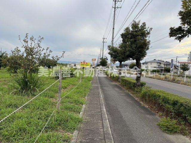 ２５７８６　羽島市足近町土地の前面道路含む現地写真
