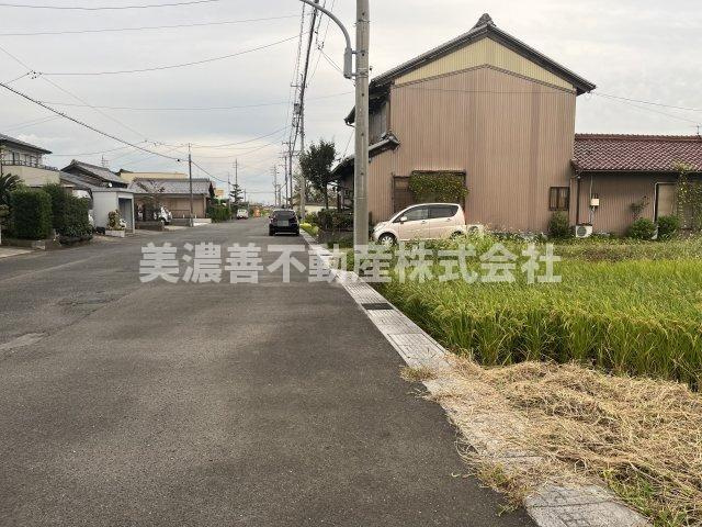 ４０８８０　羽島市上中町長間土地の前面道路含む現地写真