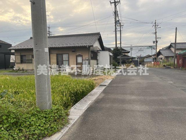 ４０８８０　羽島市上中町長間土地の前面道路含む現地写真