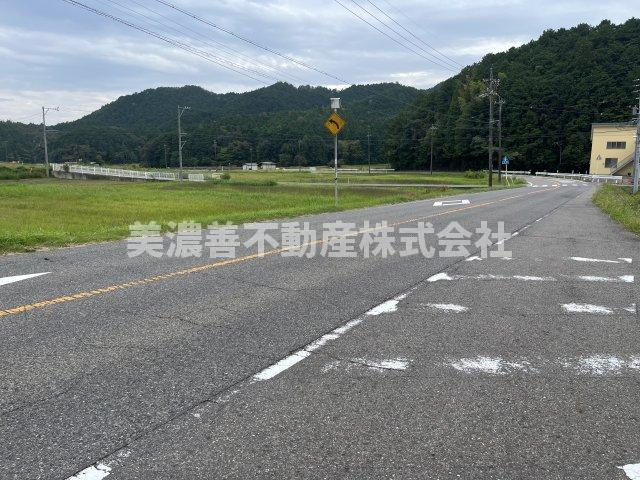 ４１９１４　岐阜市出屋敷土地の前面道路含む現地写真
