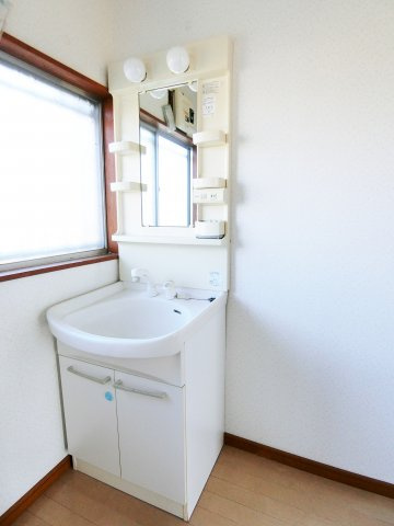 島貸家の独立洗面台