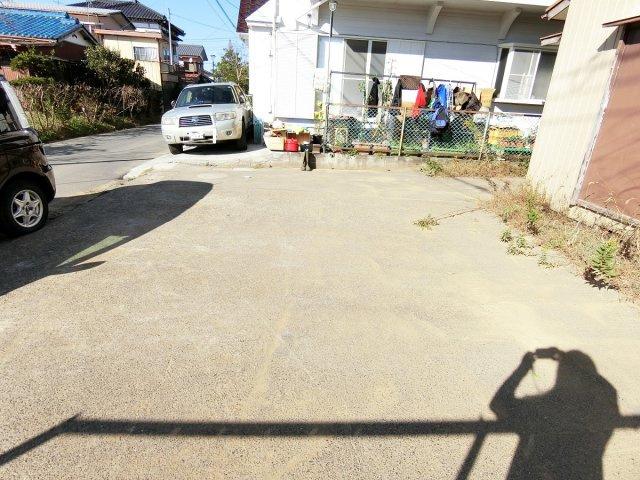 島貸家の駐車場