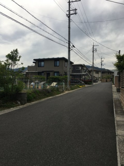 【前面道路含む現地写真】 | 北側6ｍ道路（東側から）