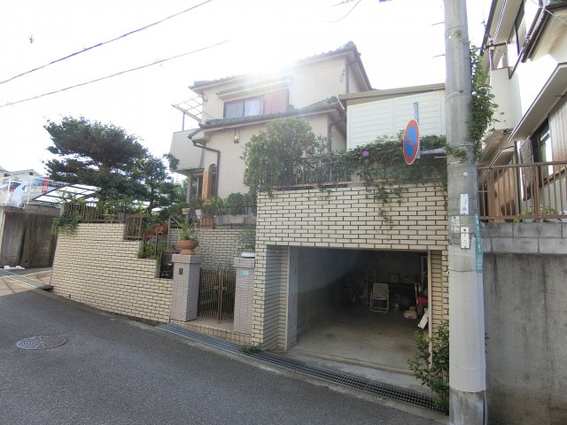 神戸市西区枝吉1丁目　中古戸建の前面道路含む現地写真