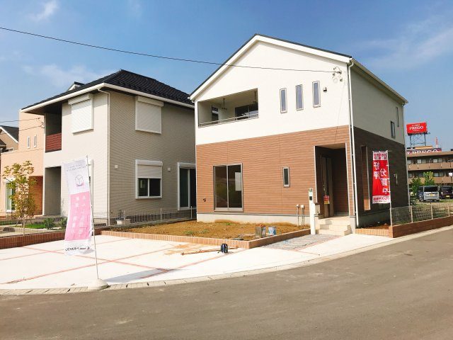 クレイドルガーデン　成田市土屋　第１１の前面道路含む現地写真|駐車場2台可能です。