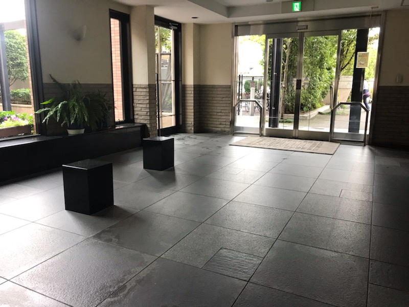 グランドメゾン四条畷のエントランス