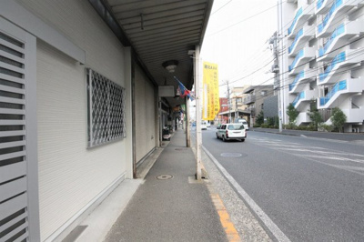 【周辺】 | 小机商店街店舗 | 交通量の多い上麻生線沿い！視認性良好です！　