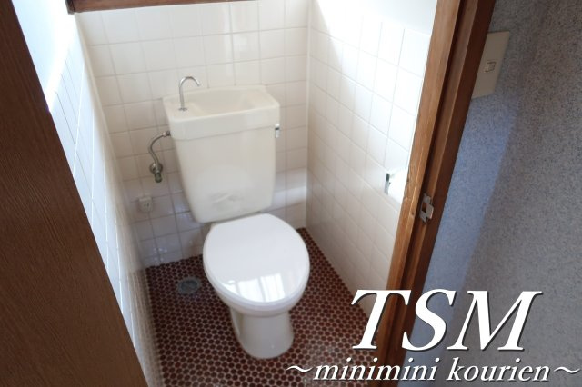 北中振２戸１貸家のトイレ|トイレにも小窓有り